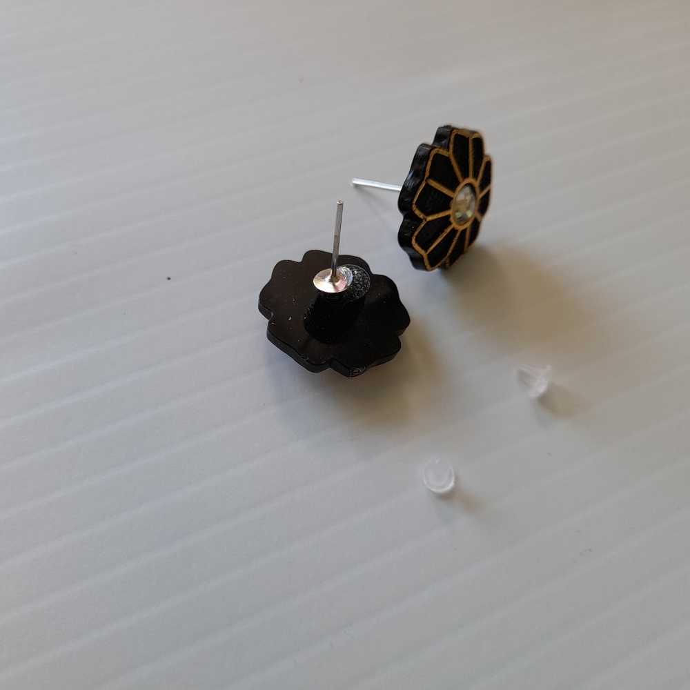 Daisy Flower Earring Stud - Picture 8 of 8